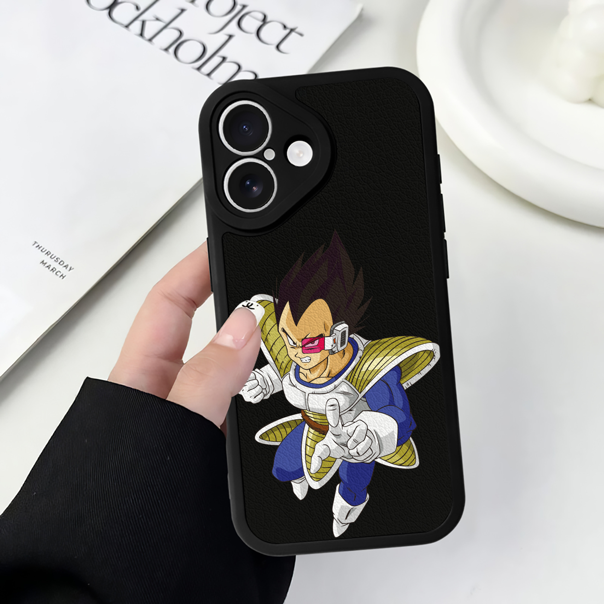 （画像用） ドラゴンボール ベジータ四世（Bejīta Yonsei）DRAGON BALL Vegeta IV 【iPhone 16シリーズ対応】シリコンスマホケース（レザー調） 材質：シリコン